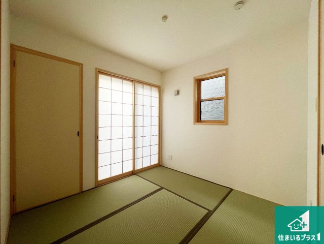 ■神戸市北区君影町　第7期　新築一戸建ての和室|一室あると便利な和室は客間としてだけでなく、小さなお子様のプレイルームや食後のくつろぎスペースとしてもご利用いただけます。収納もついていますので大活躍間違いなし！