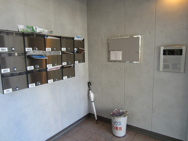 プレジールのセキュリティ|オートロックのエントランスに個人ポストも有ります！