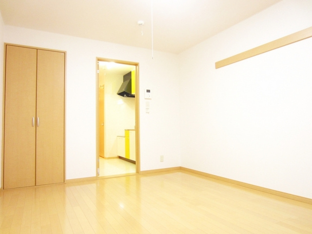 プレジールの居間・リビング|オールフローリングとなっております！