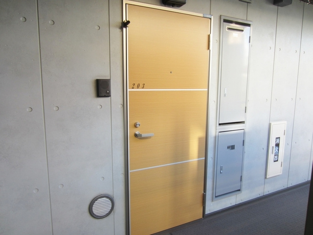 プレジールの玄関|オシャレで可愛らしいドアです☆