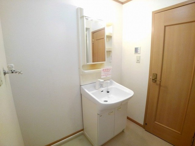 【洗面所】 | エスポワール吉田Ⅲ | 明るい洗面所です