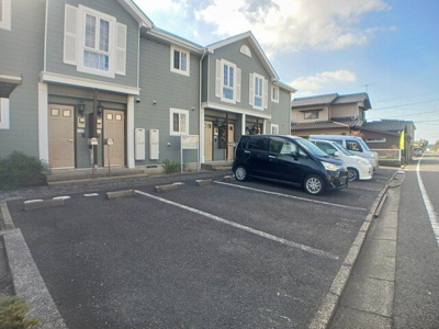 【駐車場】 | クレストール | 駐車スペースもあります
