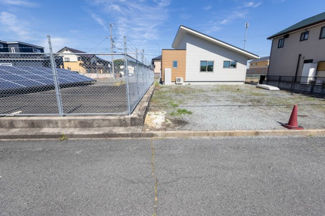 揖保郡太子町常全　売地の前面道路含む現地写真