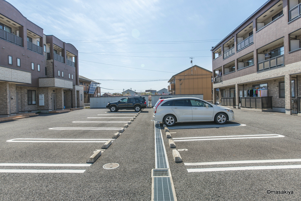 グレイスリバーサイド　Aの駐車場