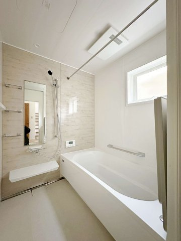 西区古江東町 No.2の浴室|浴室乾燥機気付き1坪タイプの浴室☆
ユニットバスは、気密性にも優れています。そのため、冬場でもお湯が冷めにくく、暖かい空間を維持することができます。