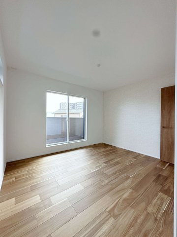 西区古江東町 No.2の寝室|広々とした7帖の主寝室☆