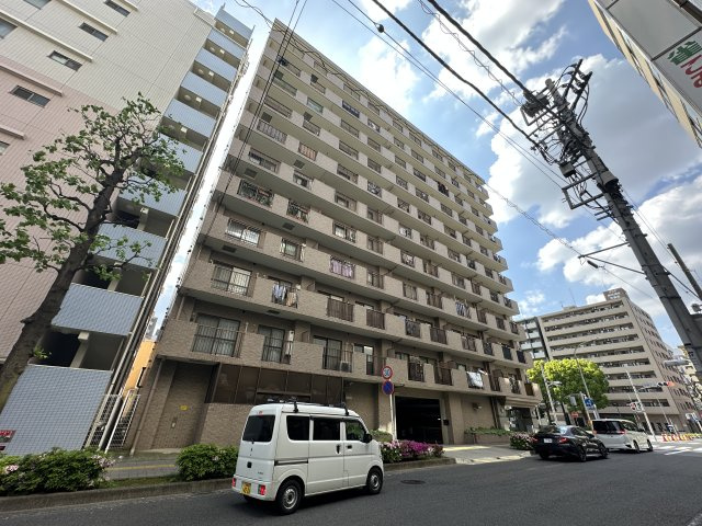 シャロン横浜大通り公園の外観|１１階建てのマンションになります。駅から徒歩３分の好立地です。
