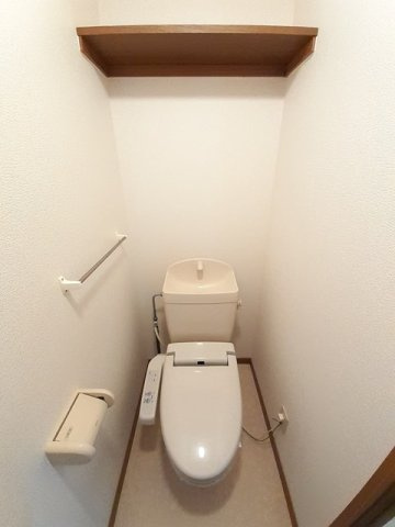 ヌーベル・シャトウ　Ｃのトイレ|落ち着いた色調のトイレです