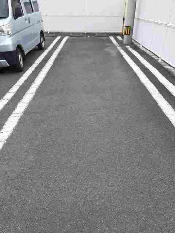 パークサイド　Ａの駐車場|駐車場に車を止められます