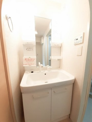 キャッスル　ガーデンの洗面所|明るい洗面所です