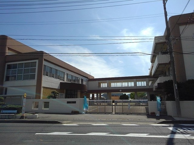パークサイド　Ｂの周辺|まんのう町立四条小学校まで600m