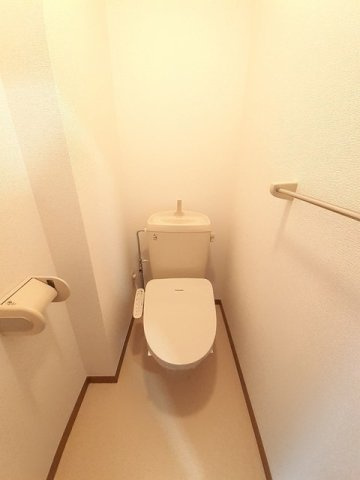 ブライトプラッツＡのトイレ|ゆったりとした空間のトイレです