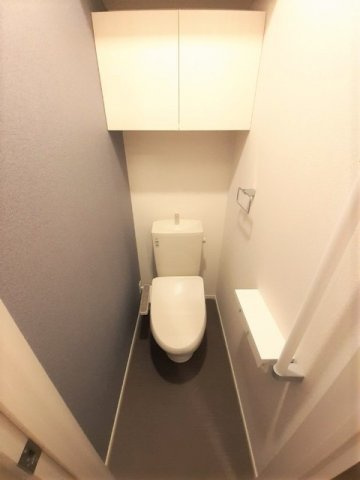 リュシータ　Ｂのトイレ|落ち着いた色調のトイレです