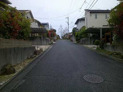 瀬野西6丁目中古戸建の前面道路含む現地写真
