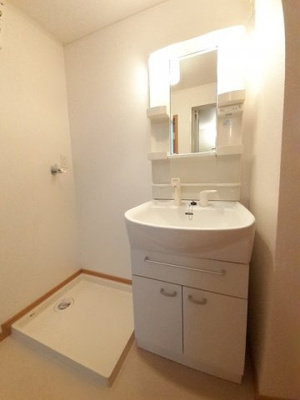 【洗面所】 | グリーンホームⅡ | スペースが確保できる洗面所です