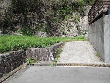 峰高2丁目の前面道路含む現地写真