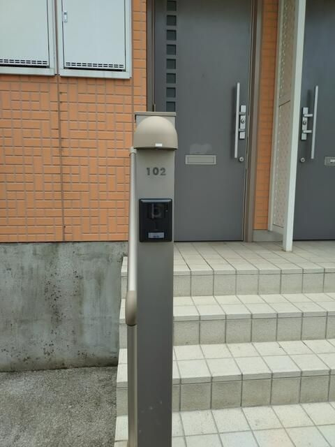 シャーメゾンニシノのエントランス