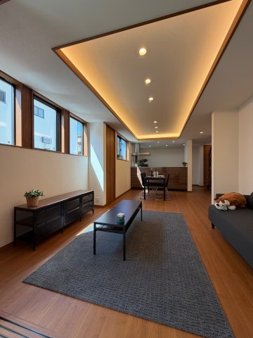 橿原市新口町　新築　モデルハウスの居間・リビング|和室から見るリビング♪