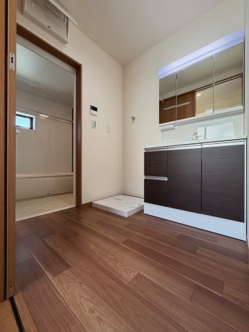 橿原市新口町　新築　モデルハウスの洗面所|広々洗面室♪