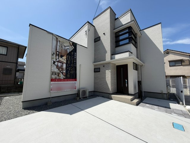 橿原市新口町　新築　モデルハウスの外観|開発分譲地内なので前面道路広々!(^^)!