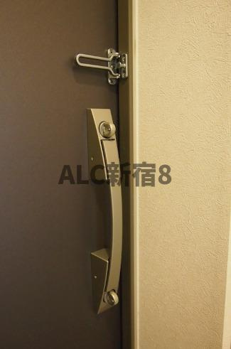 ルーブル新宿西落合八番館の玄関