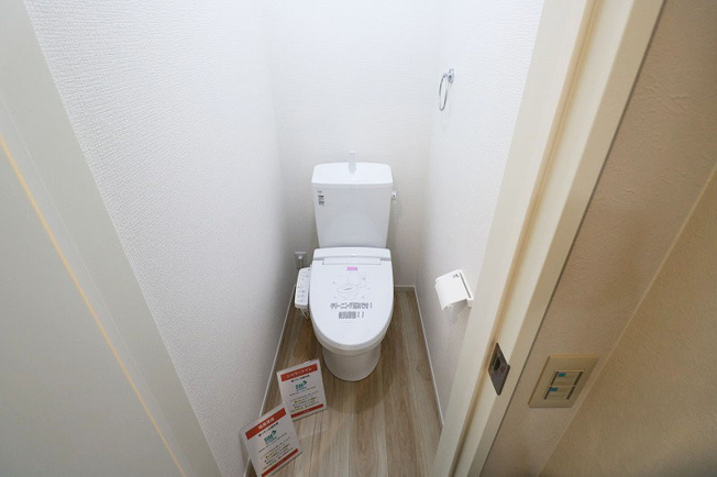 【トイレ】 | 富士見市関沢2丁目　新築一戸建住宅　全1棟　(ふじみ野店) | トイレは1階と2階の2か所に設置され生活動線がスムーズです！