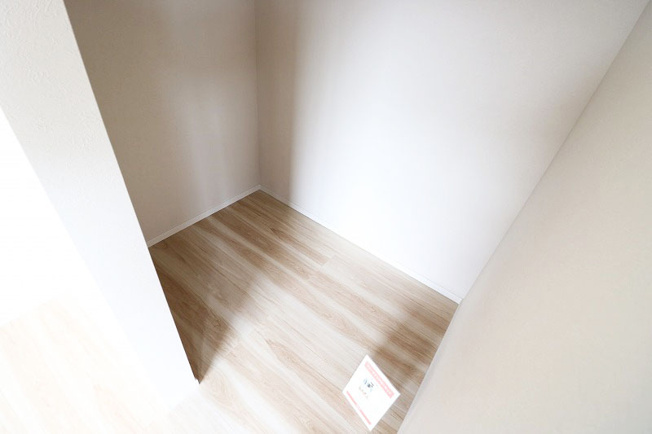 【収納】 | 富士見市関沢2丁目　新築一戸建住宅　全1棟　(ふじみ野店) | 主寝室8.5帖/ウォークインクローゼット
季節ものの衣類やご家族のお荷物の収納に活躍します！