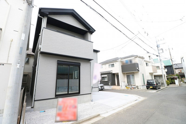 【外観】 | 富士見市関沢2丁目　新築一戸建住宅　全1棟　(ふじみ野店) | 南側道路に面し陽当り良好です！