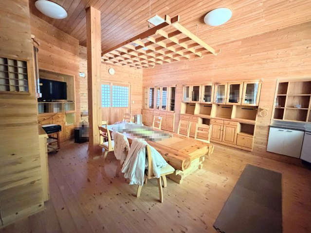 【居間・リビング】 | 石川郡古殿町大字山上字芝山　ペンション風戸建