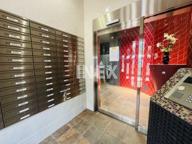横浜市南区浦舟町１丁目の賃貸マンションのエントランス