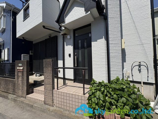 茅ヶ崎市室田二丁目　中古戸建の外観|玄関前の様子