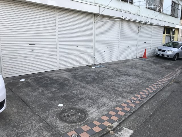 小澤アパートの駐車場