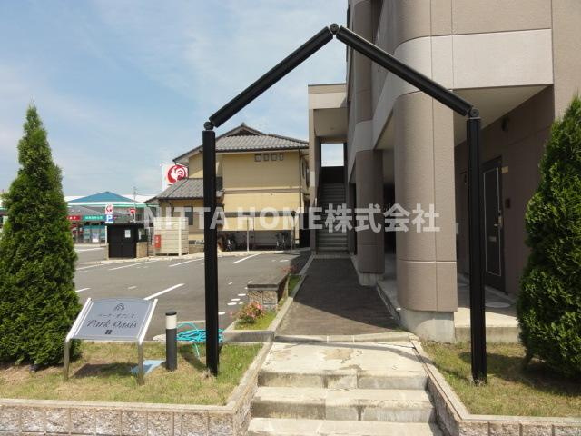パーク・オアシス（Ｐａｒｋ　Ｏａｓｉｓ）のエントランス|通勤や通学、買物に便利な好立地物件です☆彡