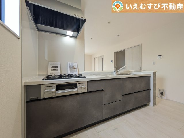 Livele Garden.S　熊谷月見町第3のキッチン|機能性収納性に溢れるキッチン
収納もたっぷり付いていてすっきり片付く！毎日楽しくお料理が出来そうです！