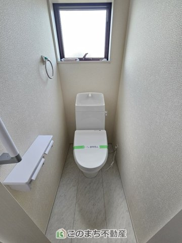 LiveleGarden.S第1栃木都賀町平川のトイレ|小窓から換気ができて清潔なトイレスペース☆