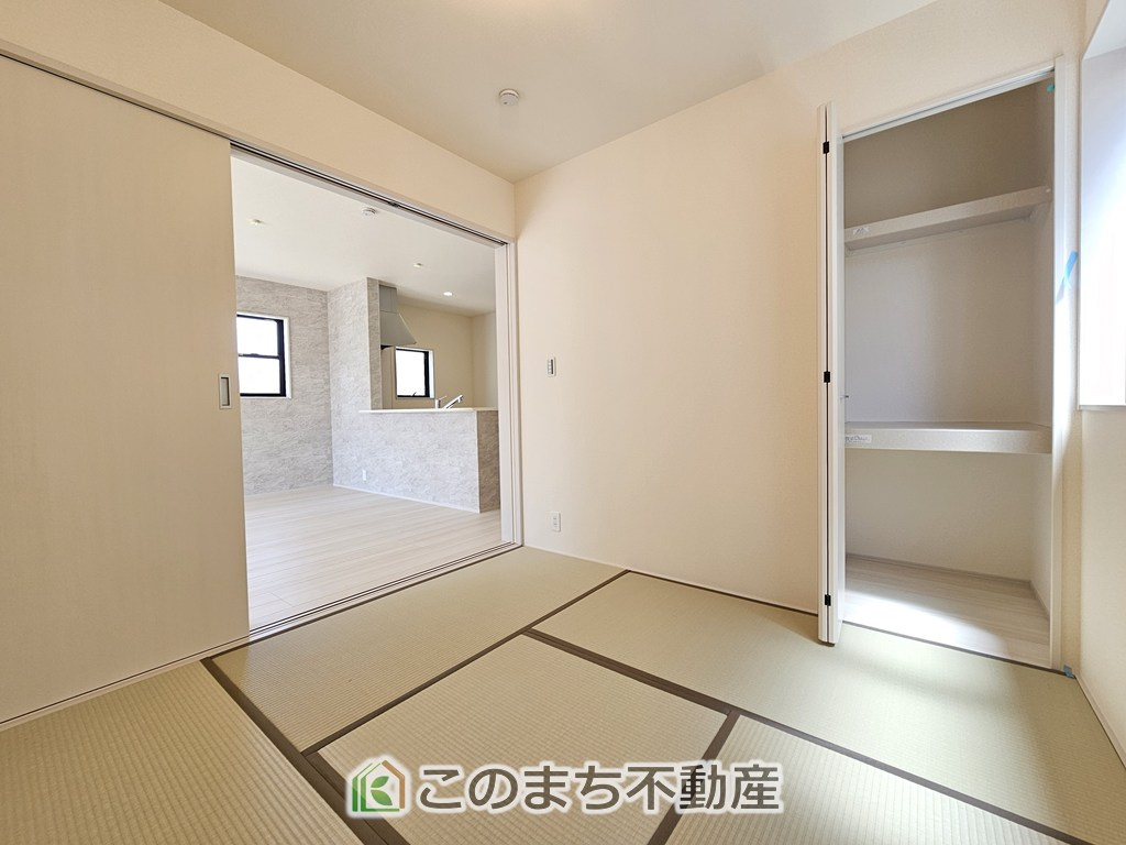LiveleGarden.S第1栃木都賀町平川の和室|お子様のお昼寝にも便利な和室です。大きな窓から暖かな日差しが差し込みます♪