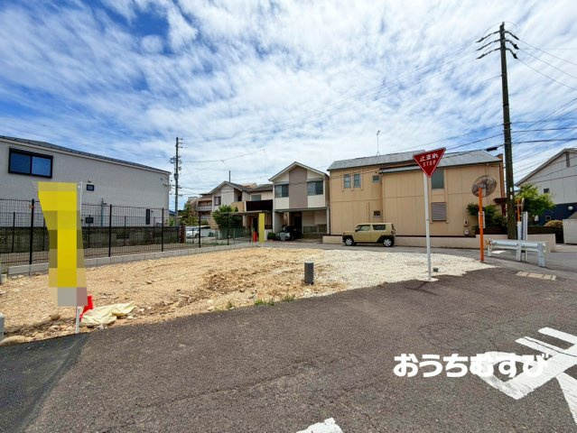 春日井市梅ヶ坪町1期(全1棟)の前面道路含む現地写真