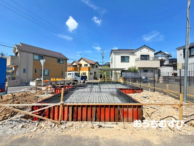 春日井市梅ヶ坪町1期(全1棟)の前面道路含む現地写真