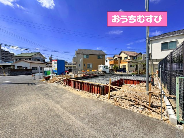 春日井市梅ヶ坪町1期(全1棟)の前面道路含む現地写真