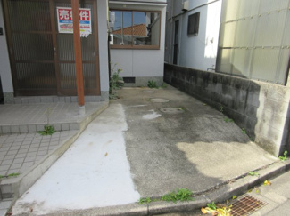 【駐車場】