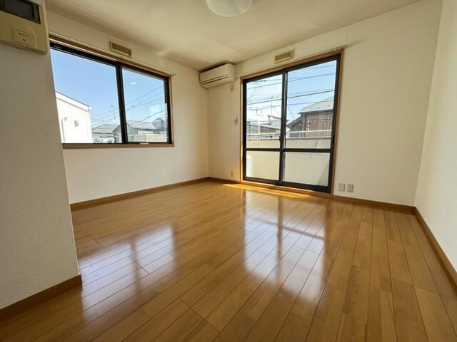 相模原市南区御園１丁目のアパートの居間・リビング