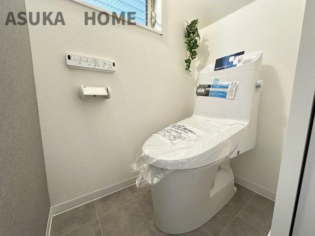 横浜市金沢区瀬戸のトイレ|新規交換済♪ウォシュレット内蔵の最新トイレ設備です♪