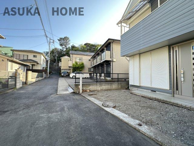 横浜市金沢区瀬戸の前面道路含む現地写真|開放感のある風景ですね。