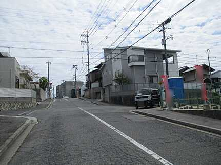 佐伯区五日市町大字昭和台 昭和台の前面道路含む現地写真
