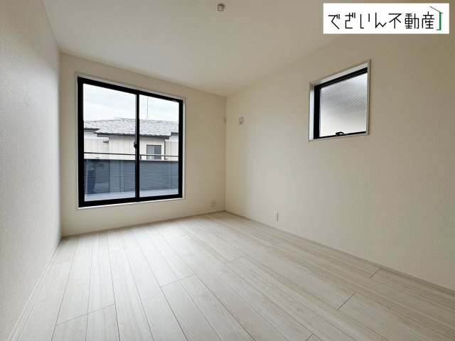 【洋室】 | Livele Garden.S熊谷市箱田第7　新築住宅 | センスが求められるプライベート空間だからこそ、自分の個性を飾るにふさわしい癒しと寛ぎの空間を演出します。
現地(2026年4月撮影)
