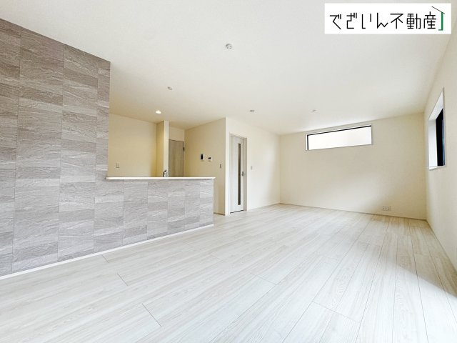 【居間・リビング】 | Livele Garden.S熊谷市箱田第7　新築住宅 | 細部まで丁寧に仕上げられた内装が、日々の生活を豊かに彩ります。家族の思い出が増えていく場所に。
現地(2026年4月撮影)