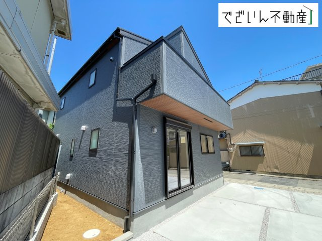 【外観】 | Livele Garden.S熊谷市箱田第7　新築住宅 | 南向きの穏やかな佇まいが、家族の新しい日常を優しく包み込む。静かな街並みに、安心して子育てできる環境が整っています。
現地(2026年5月撮影)