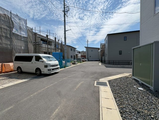 新築戸建　岐阜市東鶉5丁目　全5区画分譲の前面道路含む現地写真|「現地（2026年7月3日）撮影」　
■前面道路　
■ヤマダ不動産　株式会社リライフ
