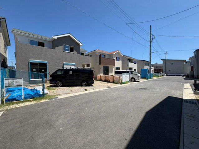 【商談中】新築戸建　岐阜市東鶉5丁目　全5区画分譲の前面道路含む現地写真|「現地（2026年7月24日）撮影」　
■前面道路　
■ヤマダ不動産　株式会社リライフ