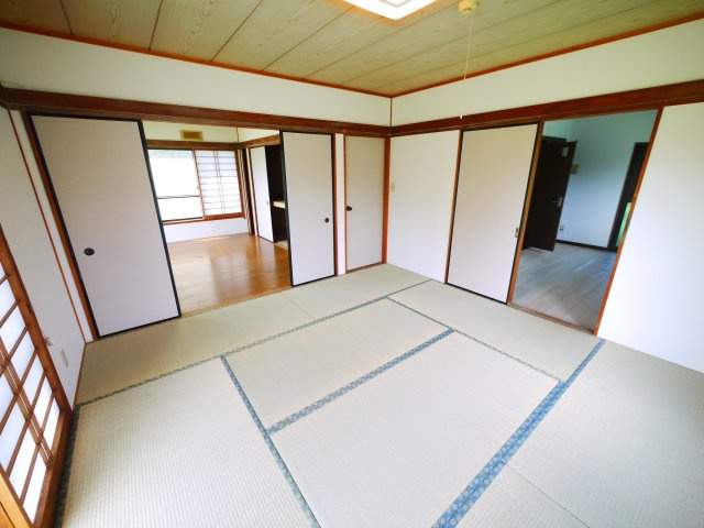 茂原市千町　中古戸建の和室|内装リフォーム済み　敷地約265坪 家庭菜園・ドックラン・バーべキューが可能です 軽量鉄骨
